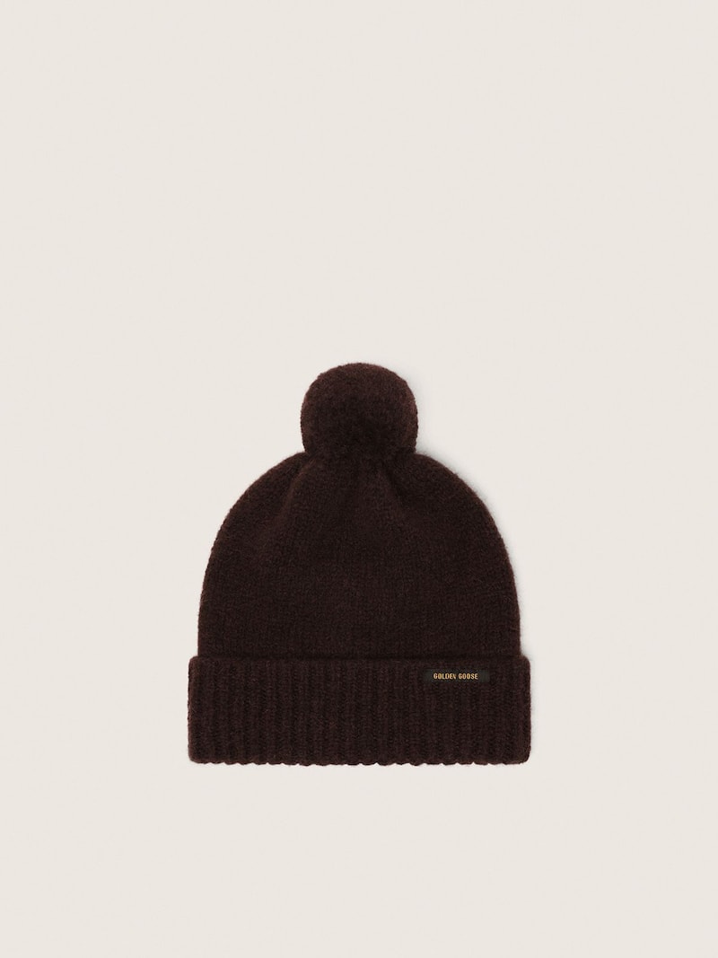 Gorro de lana de alpaca de color marr&oacute;n oscuro con pomp&oacute;n y etiqueta en contraste