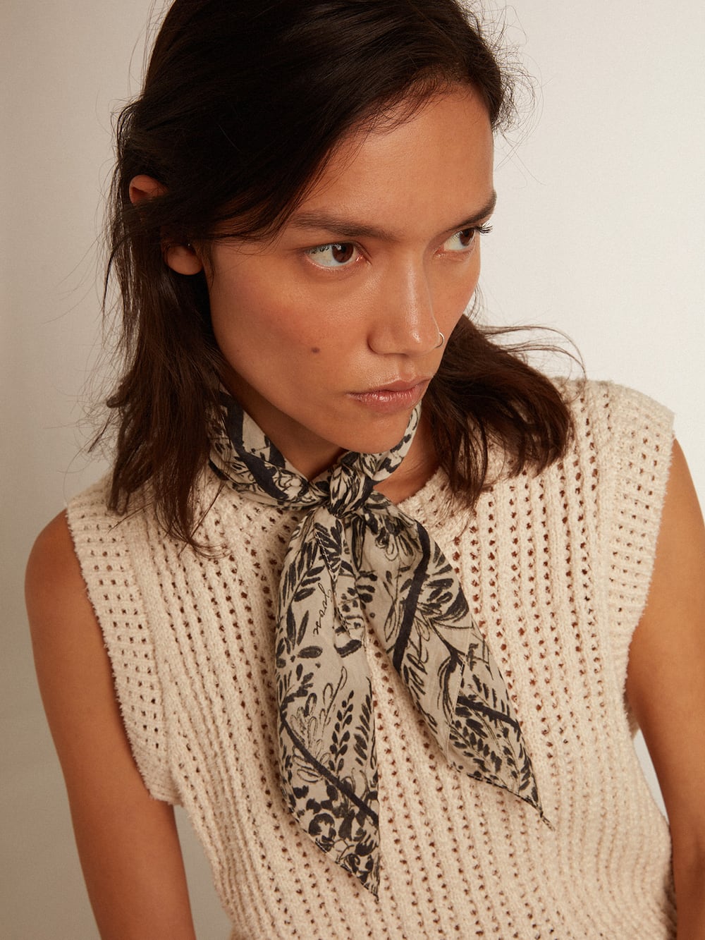 Golden Goose - Bone-white scarf with contrasting toile de jouy pattern in 