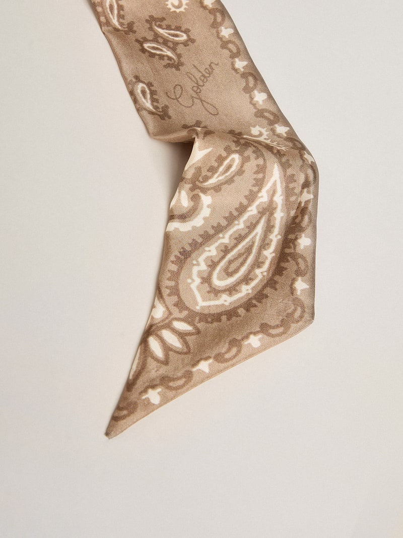 Golden Goose - Nastro in twill di seta color tortora con motivo paisley in 