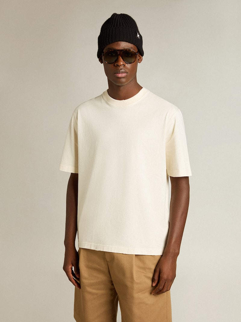 Golden Goose - T-shirt di colore bianco vissuto con logo reverse sul retro - Jersey Capsule in 