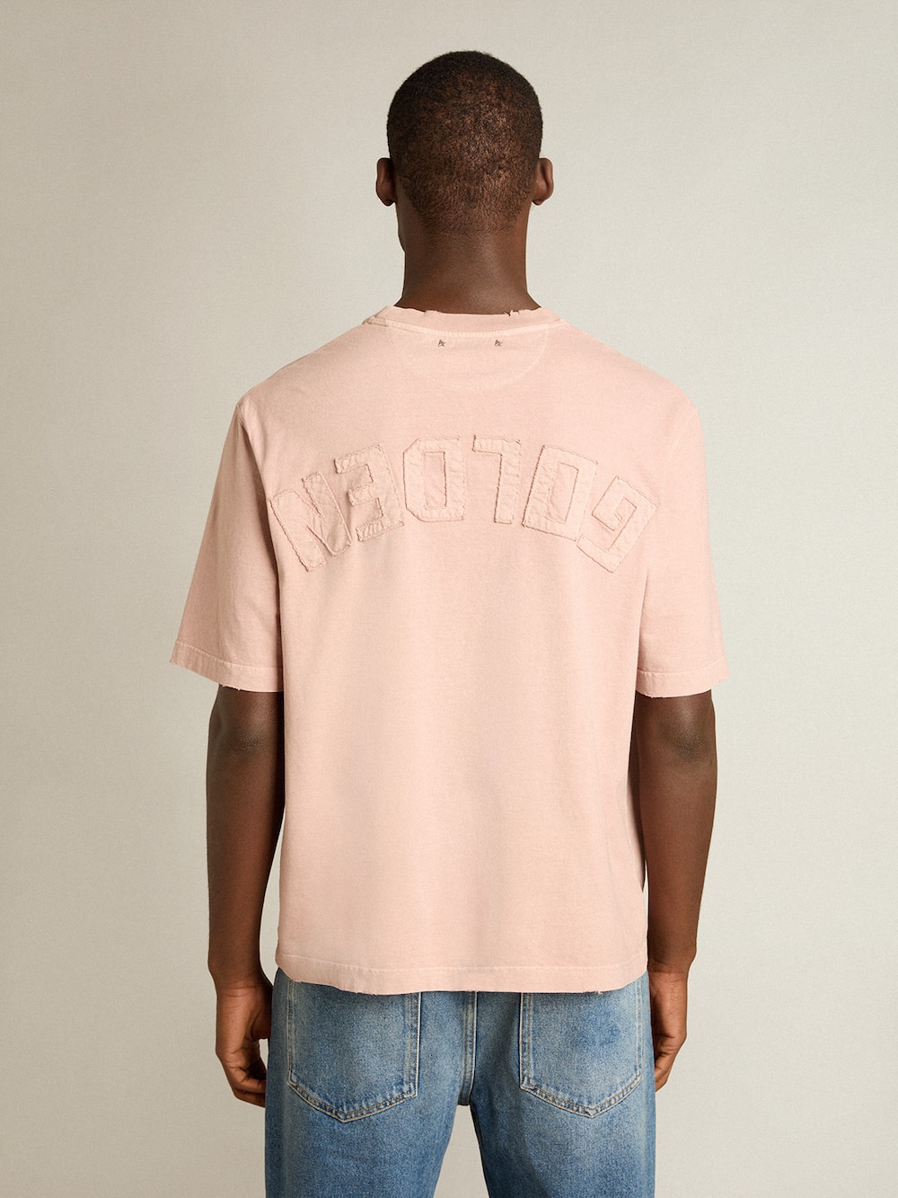 Golden Goose - Powder-pink T-shirt with reverse logo on the back - Asian fit in 