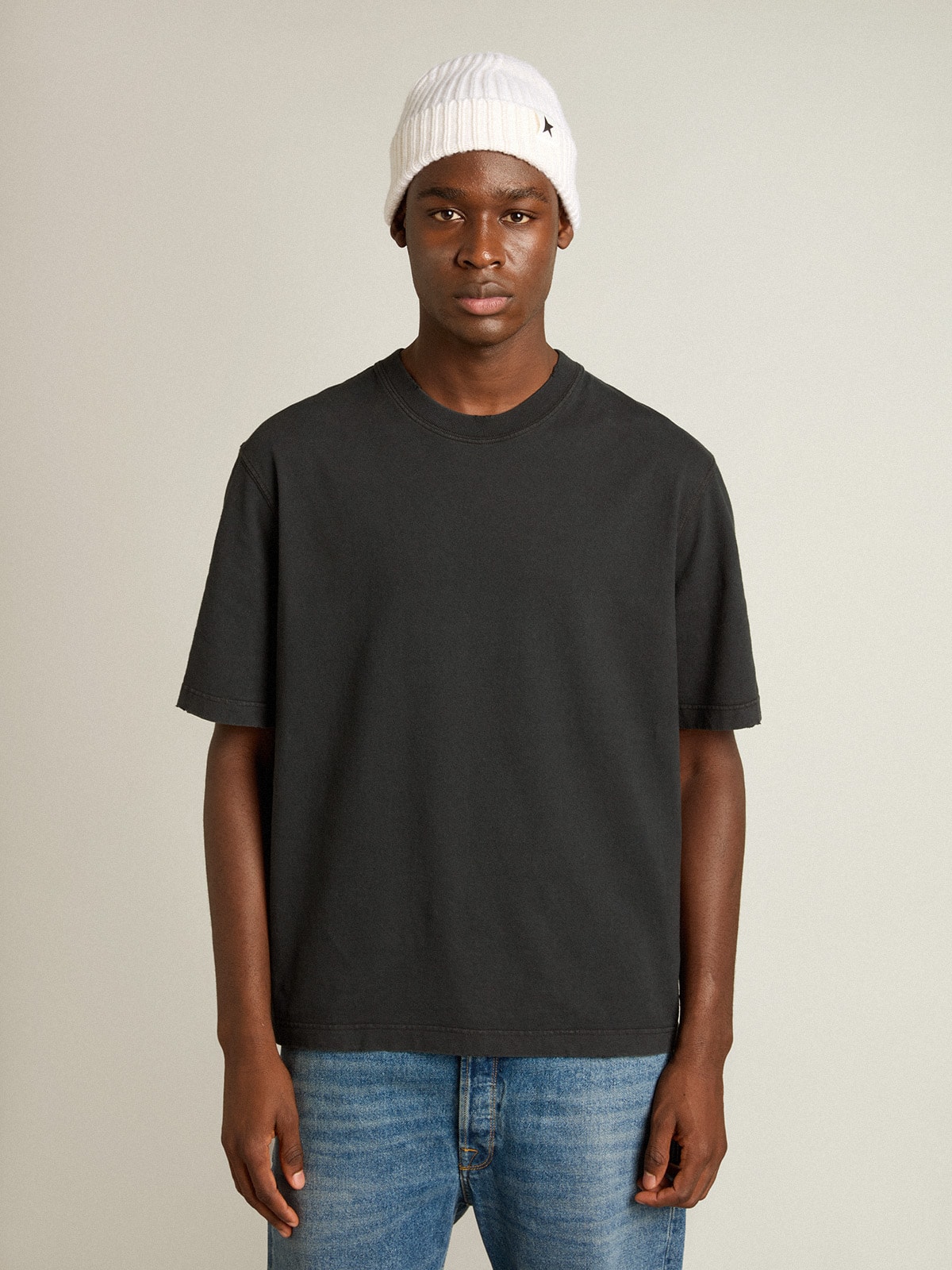 T-shirt in washed black with reverse logo on the back