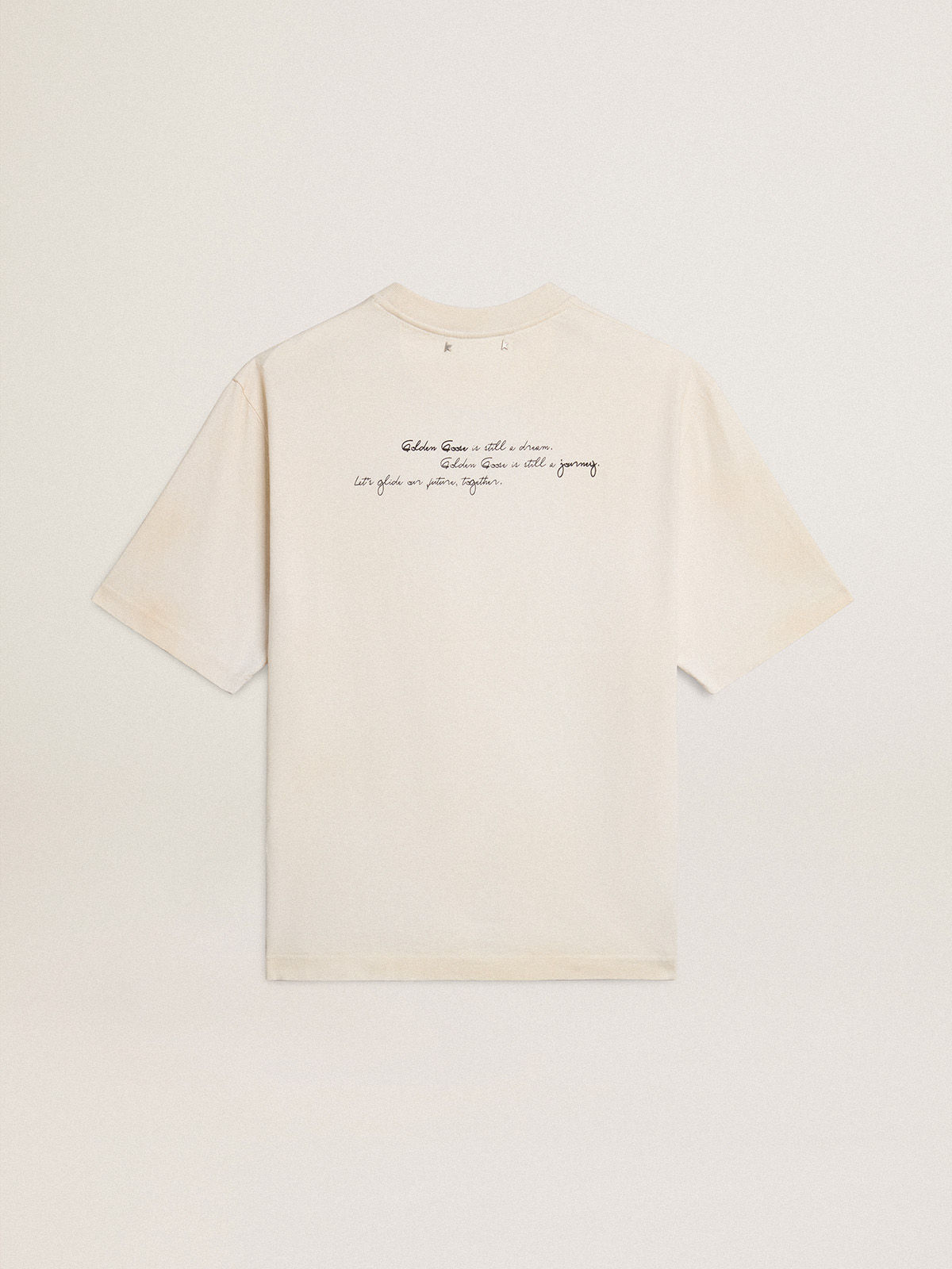 Golden Goose - Camiseta unisex de color blanco envejecido con mensaje estampado in