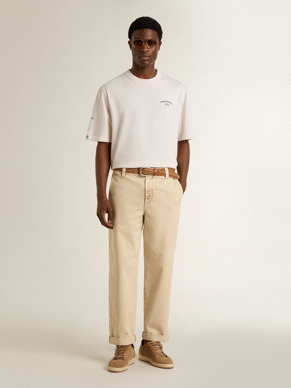 Golden Goose - T-shirt Unisex bianca con stampa Mediterraneo e patch Pescheria Golden sulla manica in 