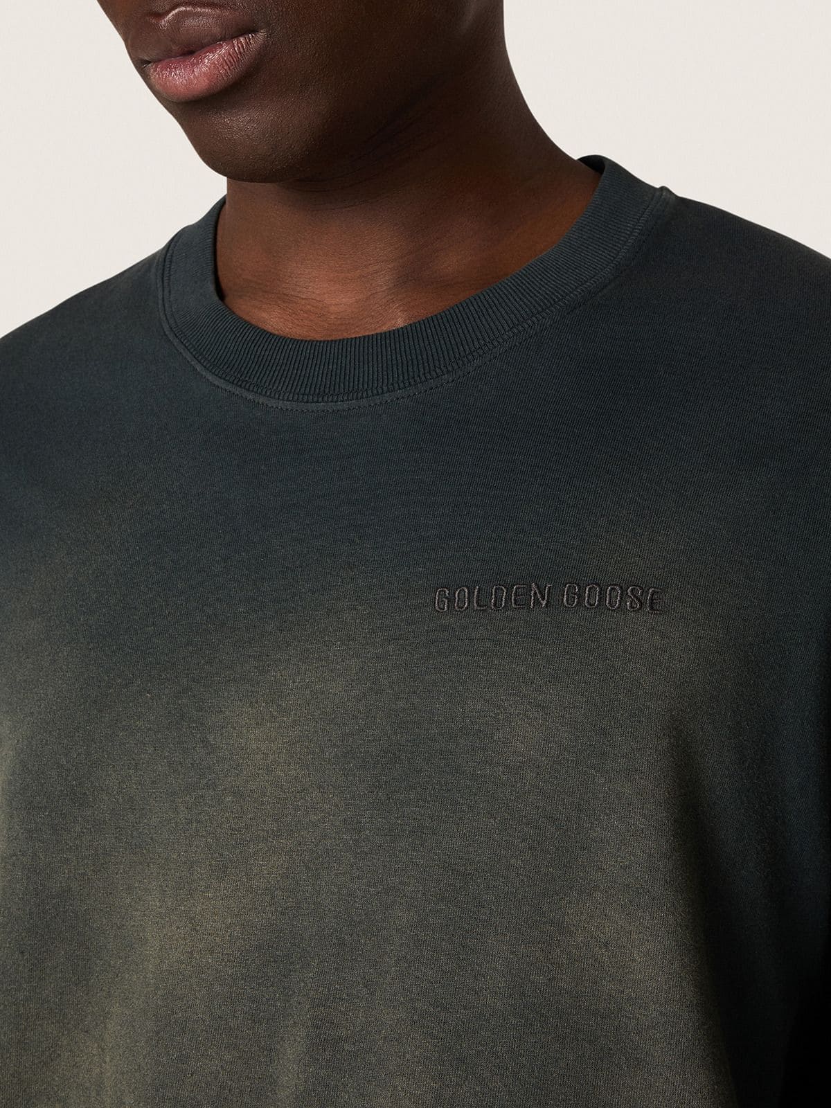 Golden Goose - Unisex T-shirt in black cotton jersey with embroidered logo in 