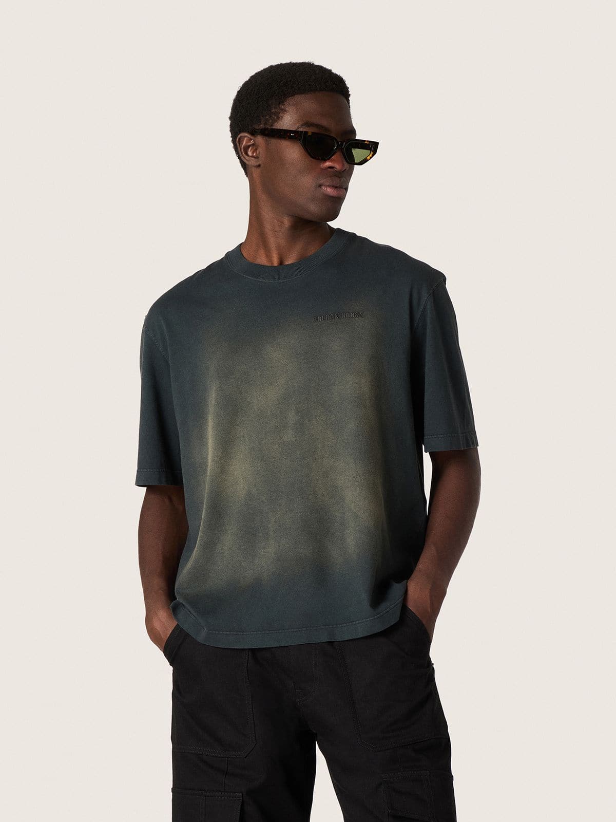 Golden Goose - Unisex T-shirt in black cotton jersey with embroidered logo in 