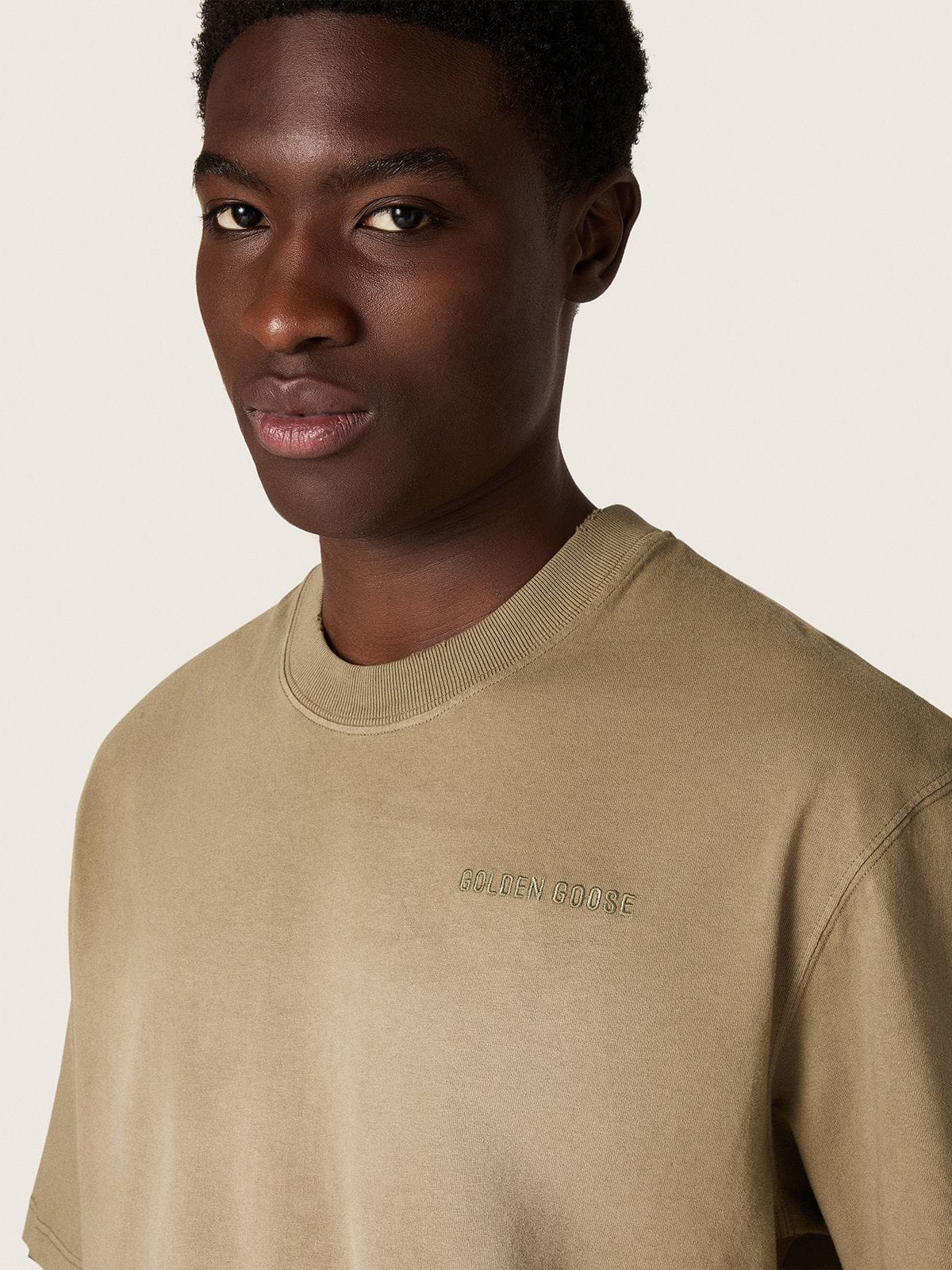 Golden Goose - Unisex T-shirt in beige cotton jersey with embroidered logo in 
