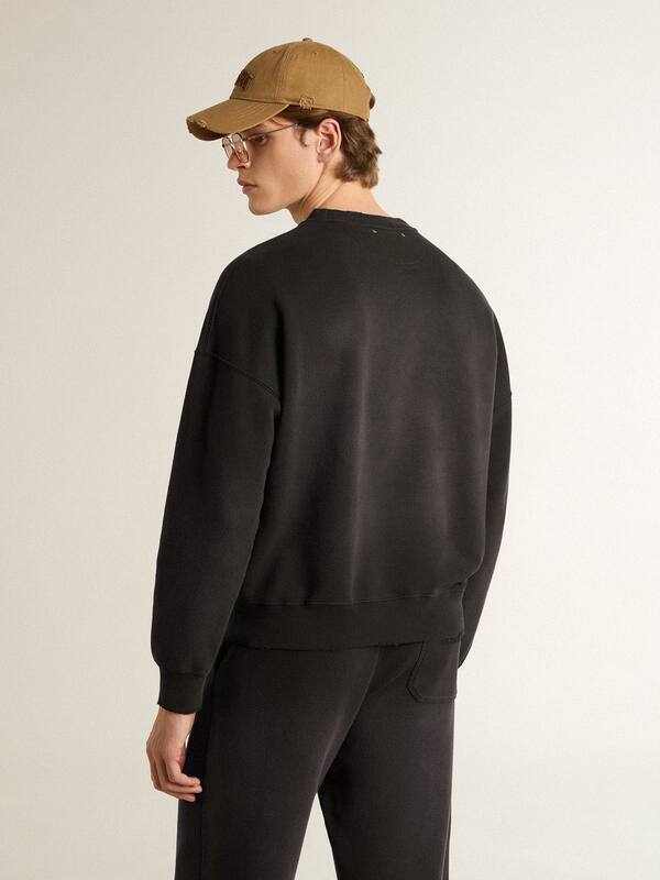 Golden Goose - Unisex sweatshirt in black cotton with embroidered logo in 