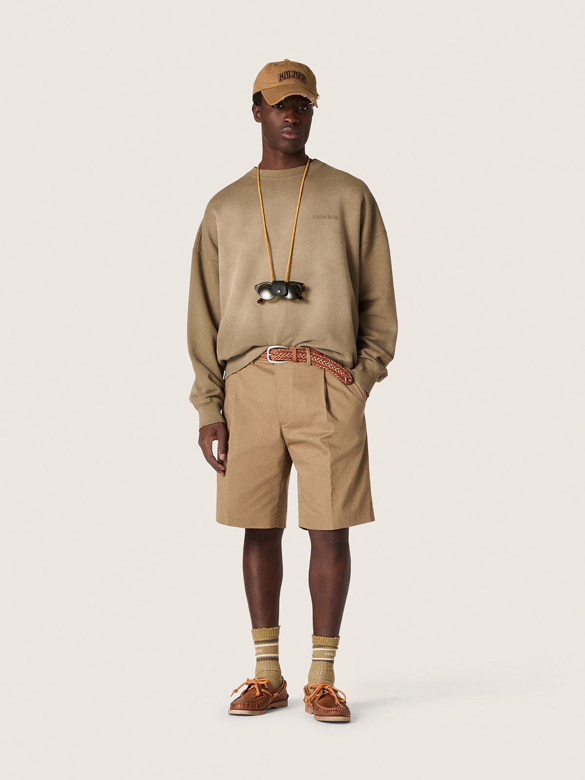 Golden Goose - Armeegr&uuml;nes Unisex-Sweatshirt aus Baumwolle in Bleached-Optik mit Sticklogo in 