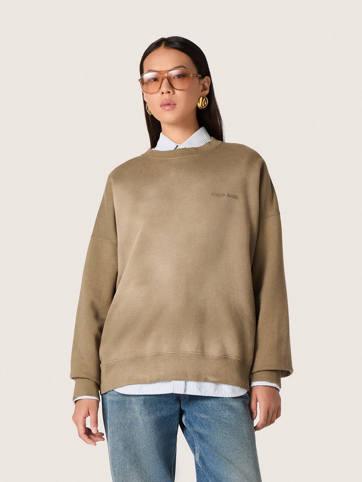 Golden Goose - Armeegr&uuml;nes Unisex-Sweatshirt aus Baumwolle in Bleached-Optik mit Sticklogo in 