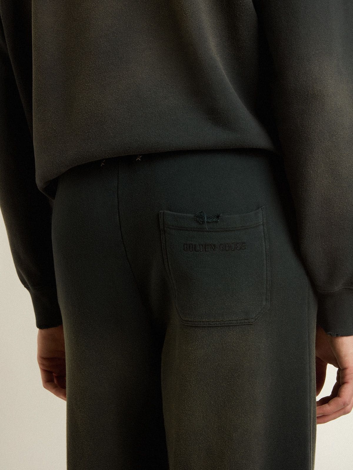 Golden Goose - Pantalone jogging unisex nero effetto lavato  in 