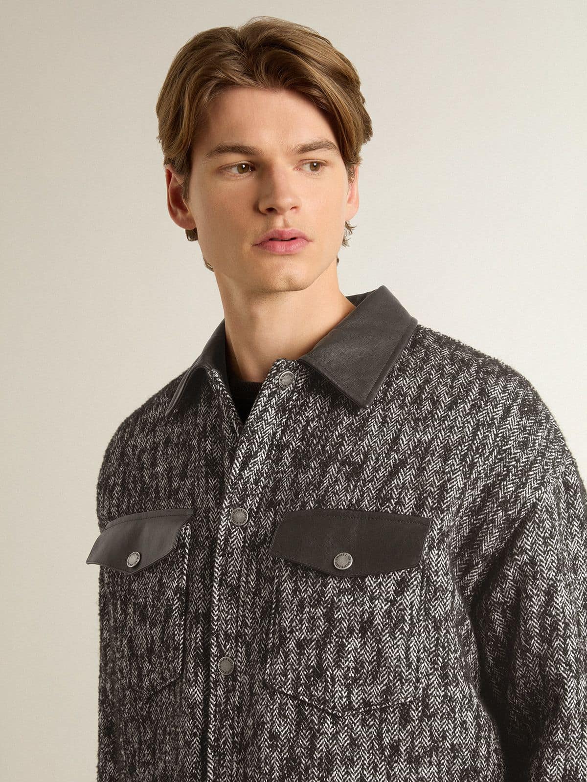 Golden Goose - Chaqueta con motivo espina de pez gris con detalles de piel negra in 