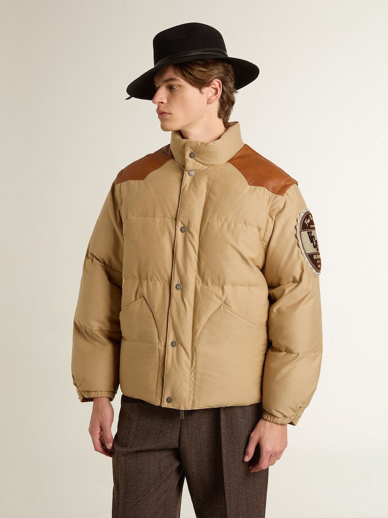 Golden Goose - Beigefarbene Bomberjacke mit Lederdetails und Patch in 