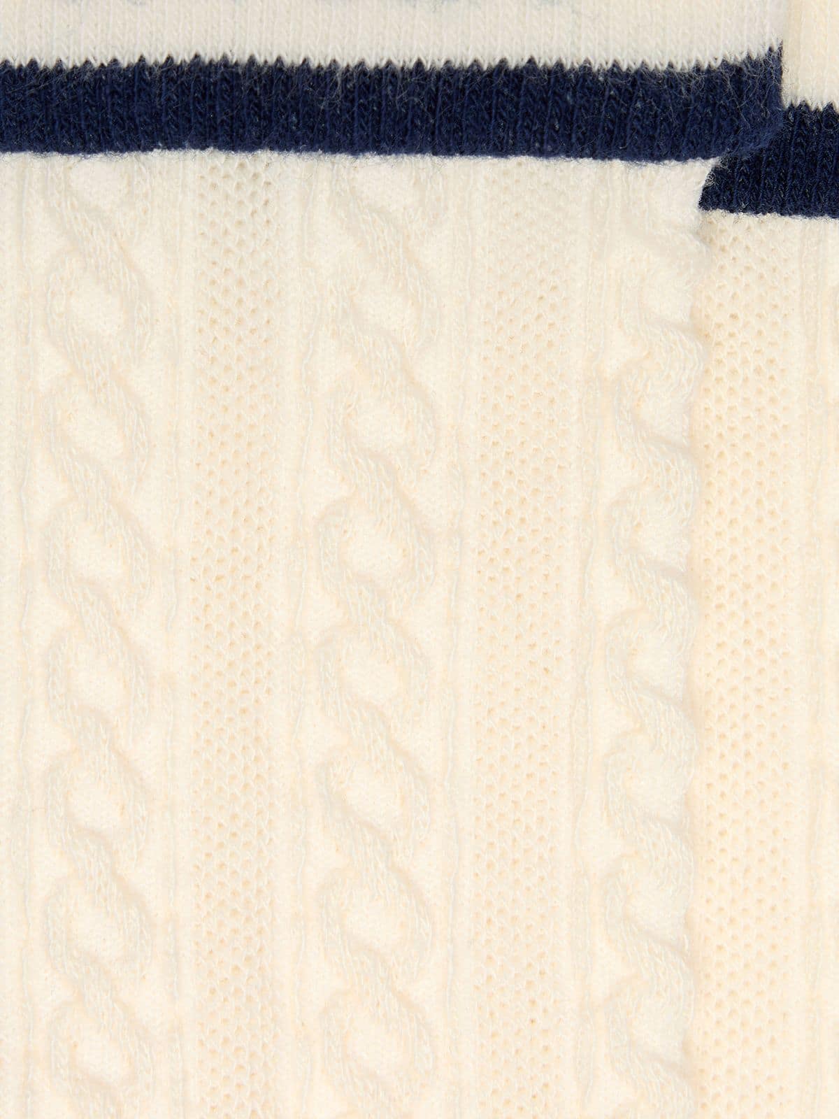 Chaussettes blanc vieilli avec revers et d&eacute;tails bleu fonc&eacute;