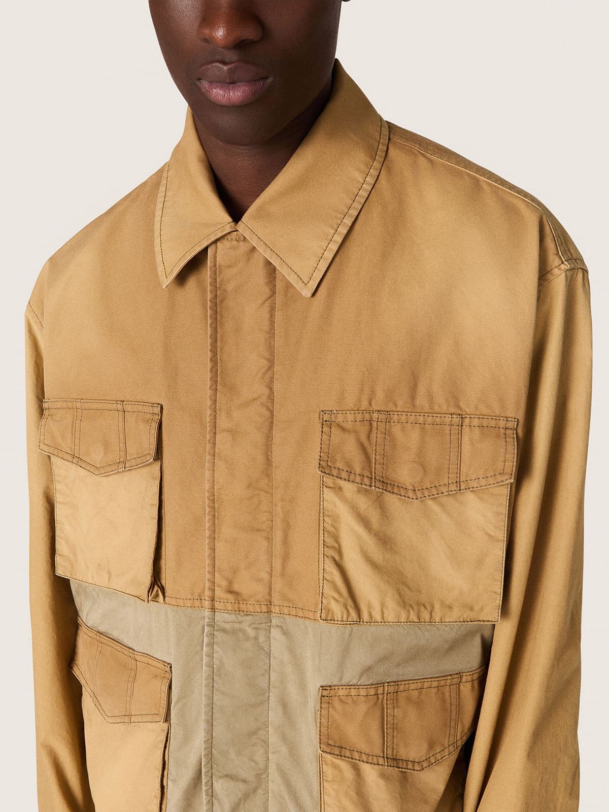 Golden Goose - Beige-armeegr&uuml;ne Unisex-Feldjacke aus Baumwolle mit Maxitaschen in 