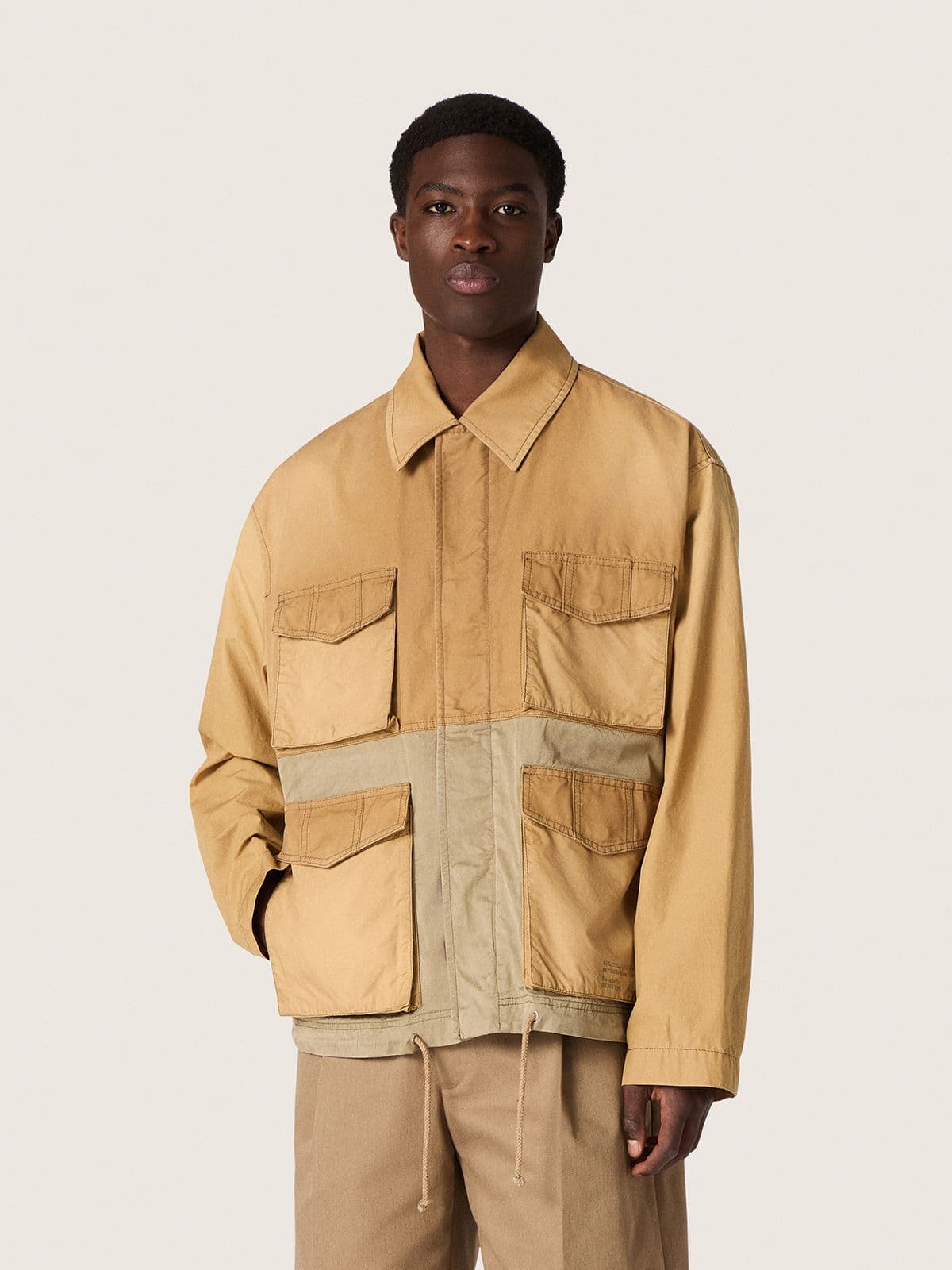 Golden Goose - Beige-armeegr&uuml;ne Unisex-Feldjacke aus Baumwolle mit Maxitaschen in 