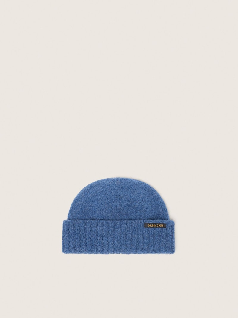 Gorro de lana de alpaca de color azul con etiqueta en contraste