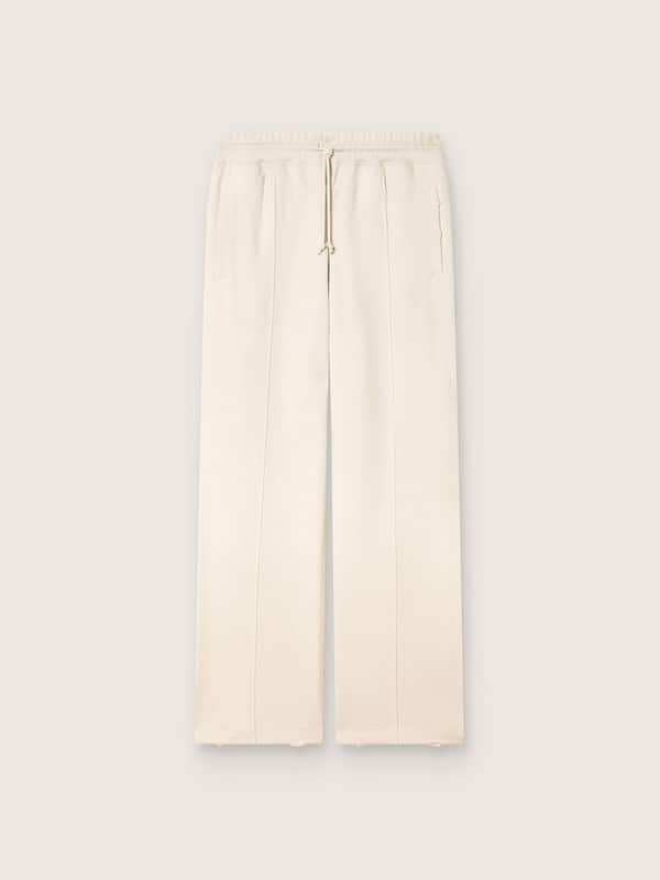 Black-cargo-pants