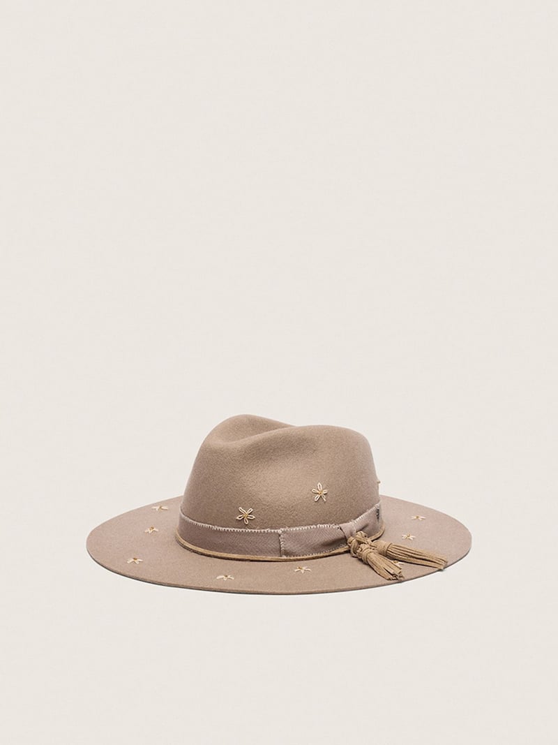 Golden Goose - Chapeau Fedora beige avec double bride et broderies florales avec perles in 