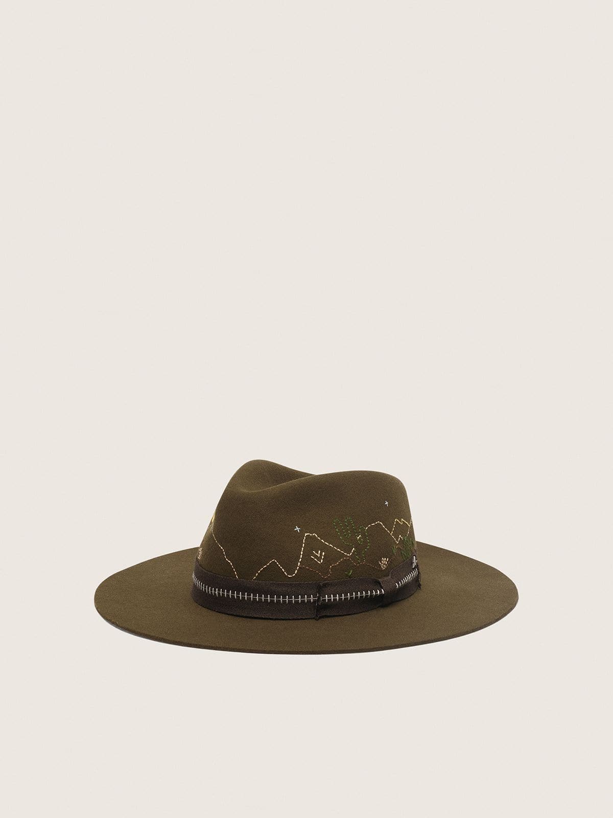 Chapeau Fedora vert olive avec ruban marron et broderies d&eacute;sert