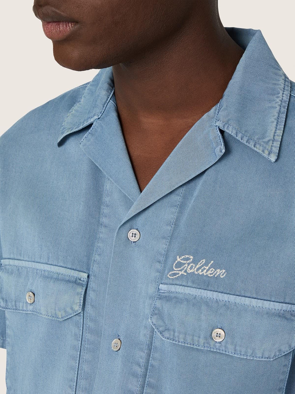 Golden Goose - Camicia unisex in denim azzurro con ricamo sul retro in 