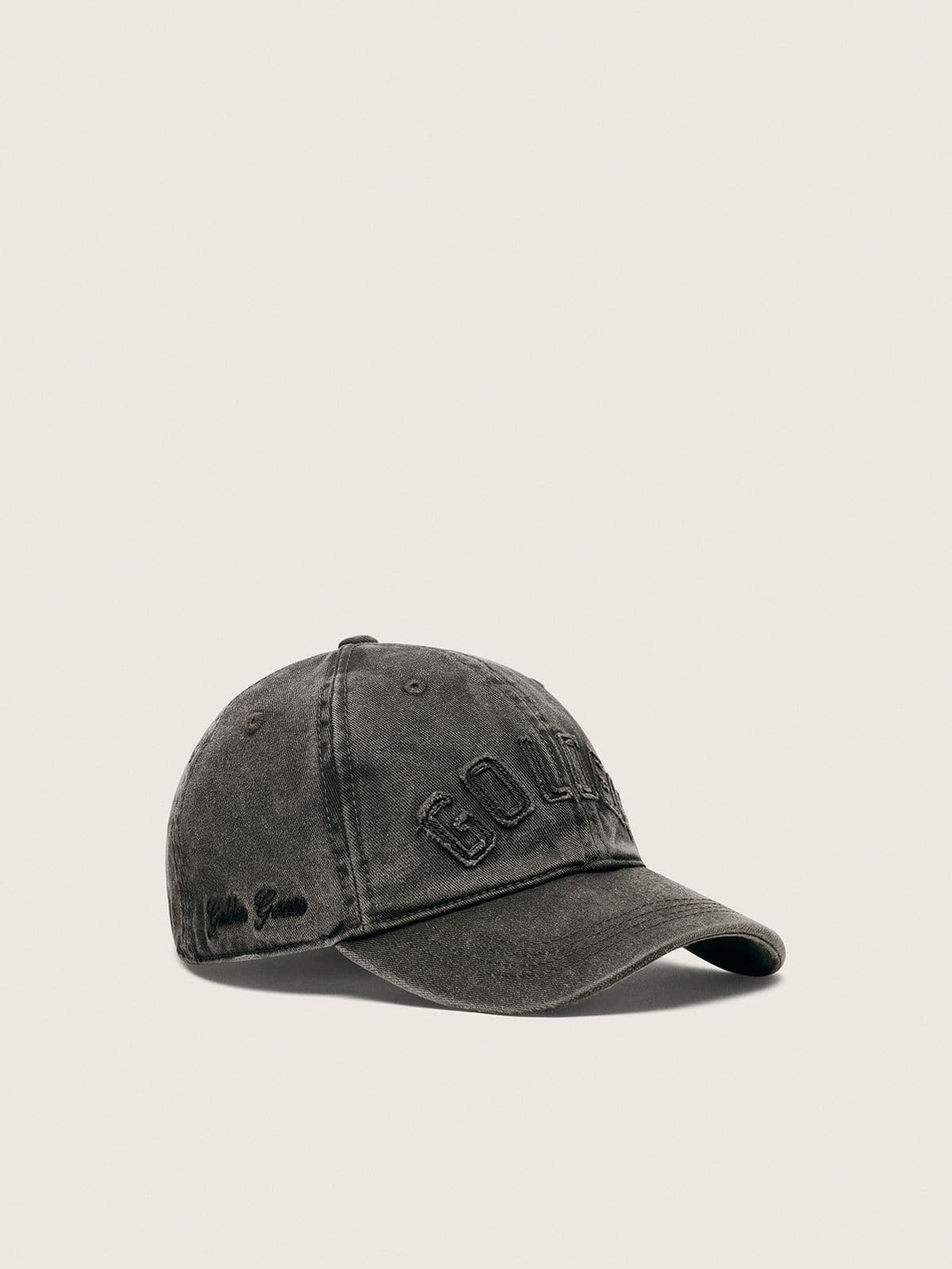 Gorra de b&eacute;isbol de color antracita con parche &laquo;Golden&raquo; tono sobre tono