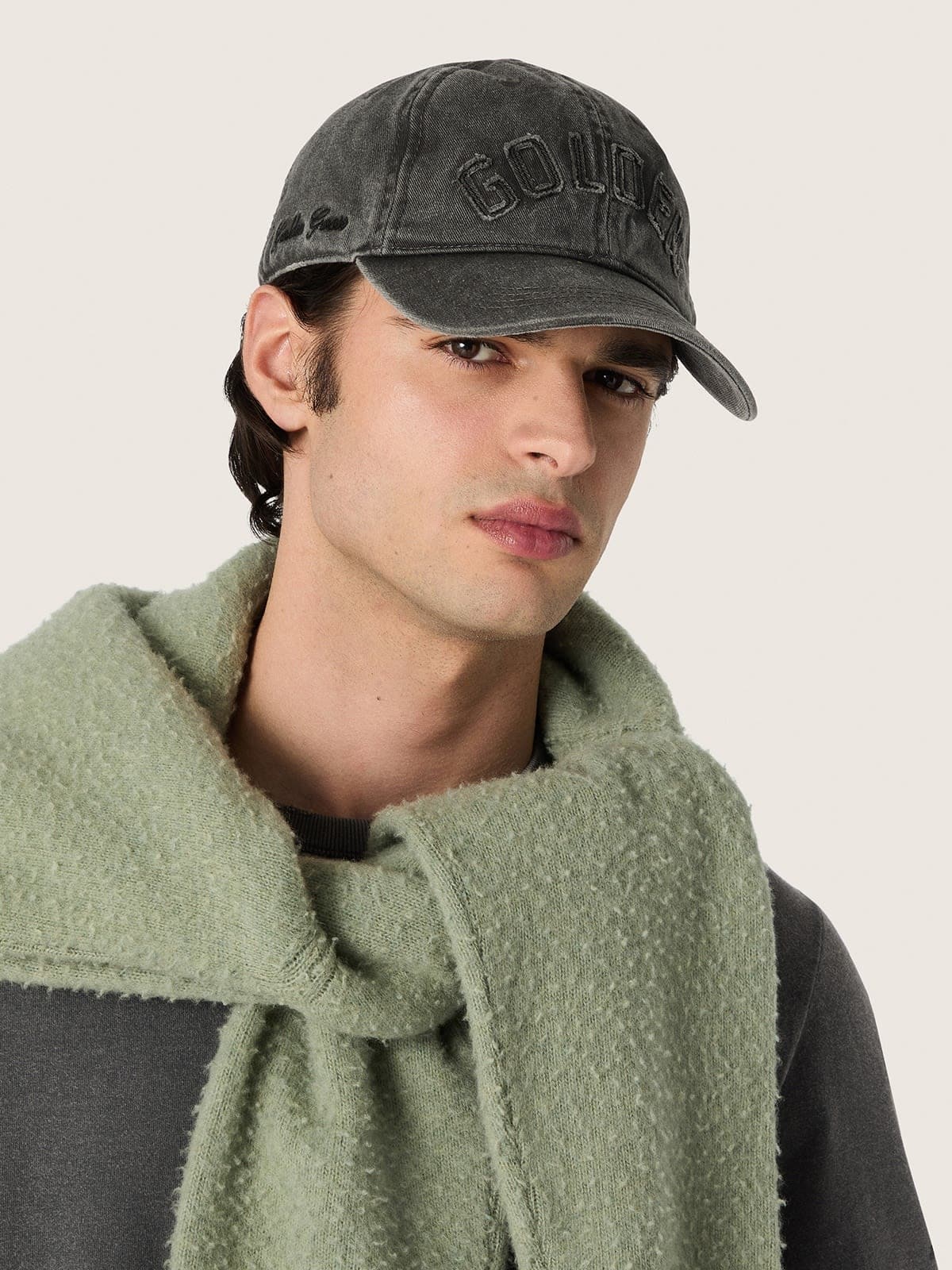 Golden Goose - Cappellino da baseball di colore antracite con patch "Golden" ton sur ton in 