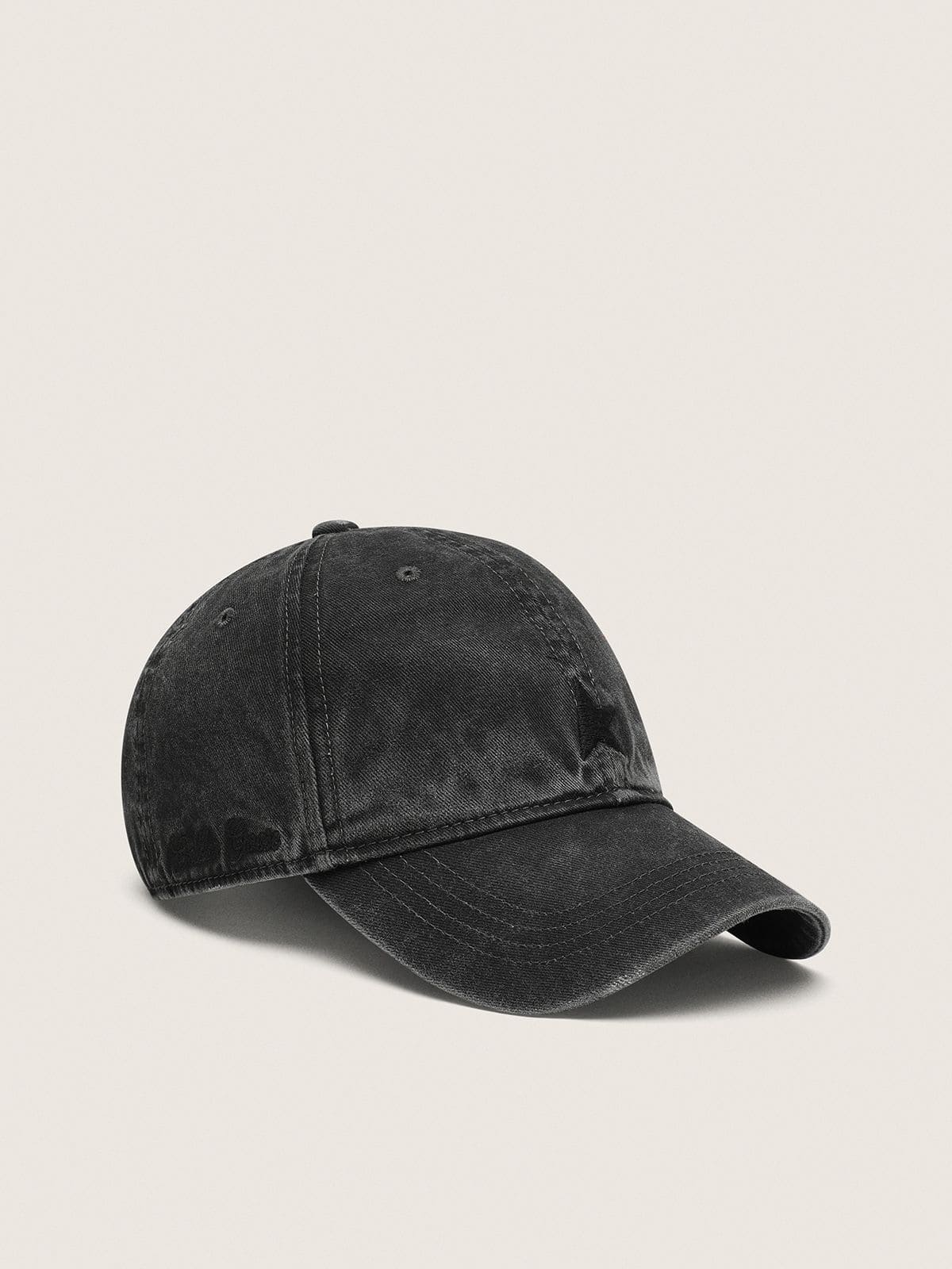 Gorra de b&eacute;isbol de color antracita con estrella bordada tono sobre tono