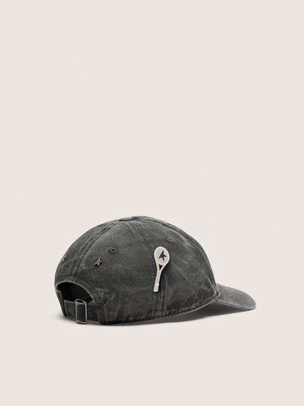 Anthracite baseball cap with a tone-on-tone &ldquo;Golden&rdquo; patch and a tennis racket pin
