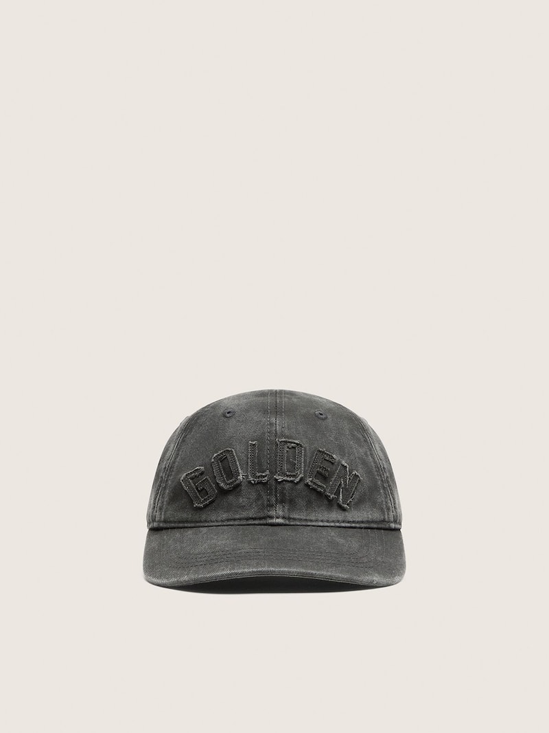 Anthracite baseball cap with a tone-on-tone &ldquo;Golden&rdquo; patch and a tennis racket pin