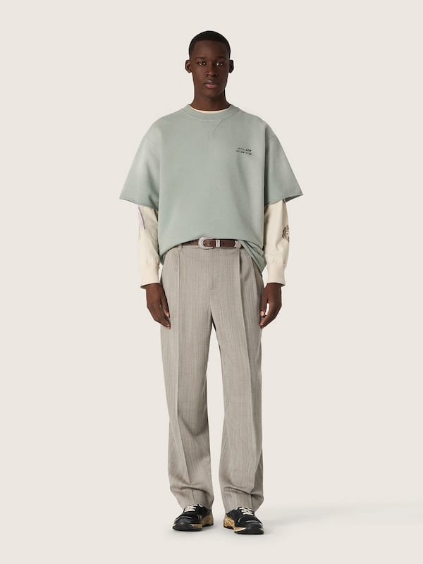 Gr&uuml;nes Unisex-Sweatshirt aus Baumwolle mit kurzen &Auml;rmeln und Stickerei