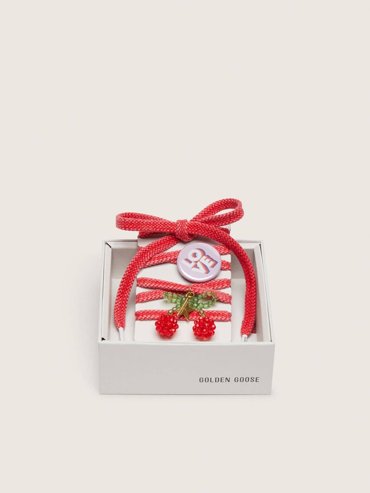 Golden Goose - Lacets Skins « Playful » rouges avec broche rose e charm en forme de cerises in 