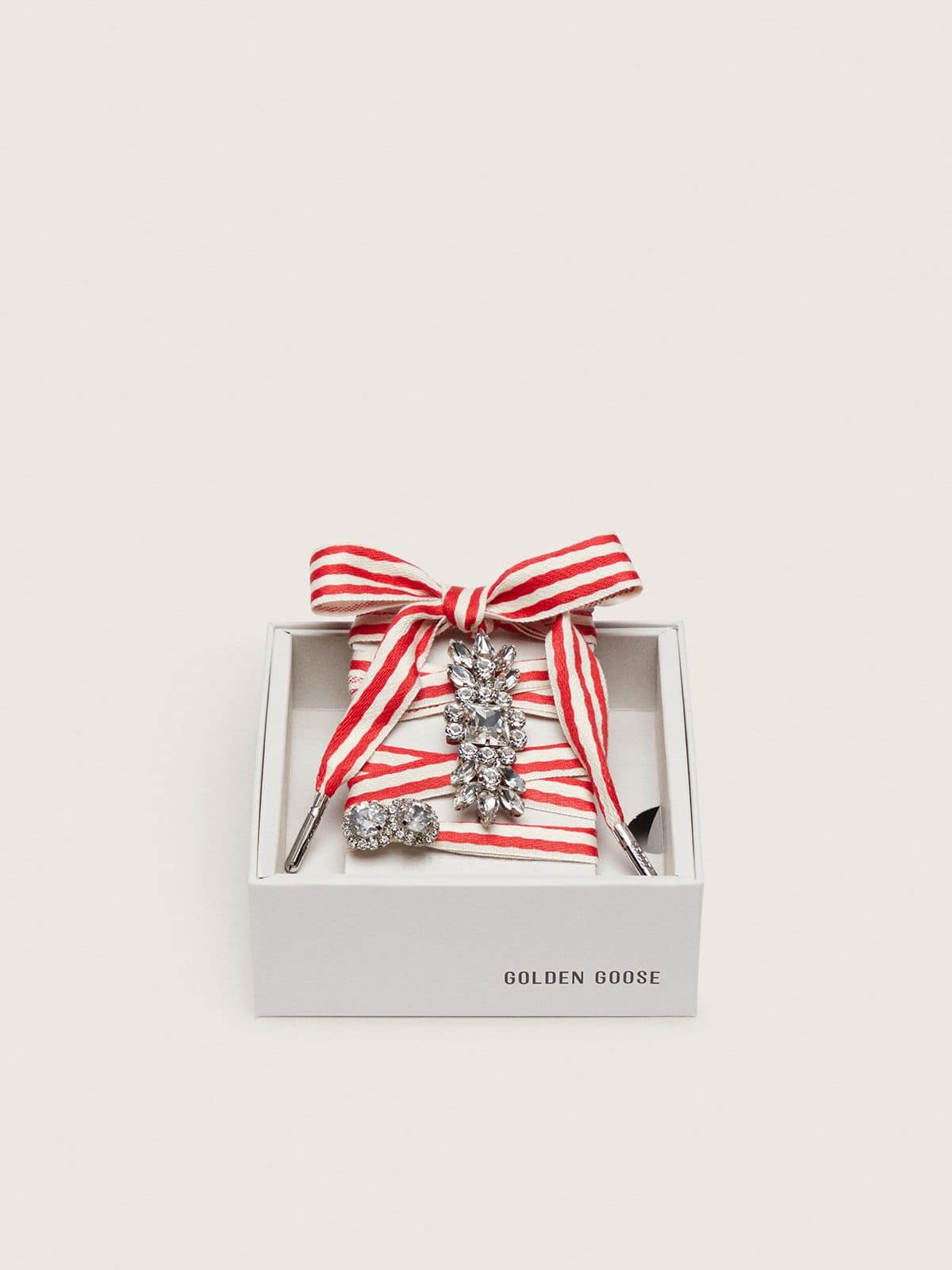 Golden Goose - Skin “Playful” cadarço listrado vermelho e bege com dois pingentes aplicados in 