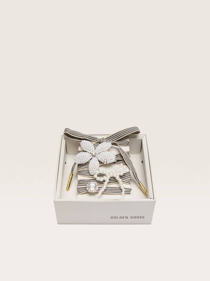 비즈와 반짝이는 참 장식 스킨 스파클링 블랙과 베이지 스트라이프 슈레이스