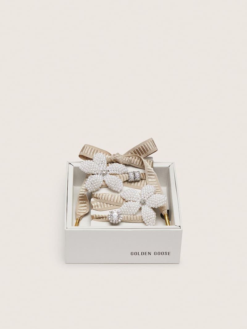 Skins "Sparkling" beige embroidered laces with beaded charms and crystal charms