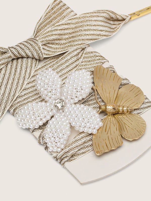 Golden Goose - Skins "Vintage" white and beige striped laces embellished with two charms in 