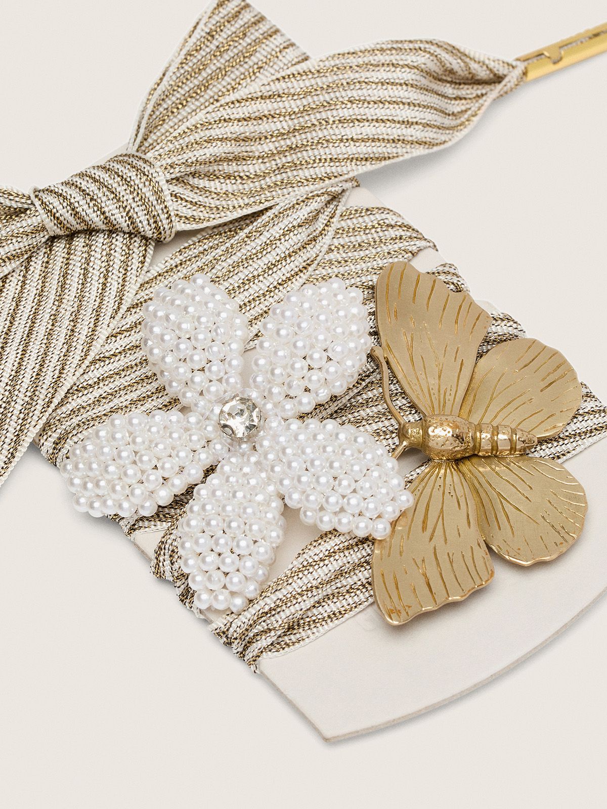 Golden Goose - Skins "Vintage" white and beige striped laces embellished with two charms in