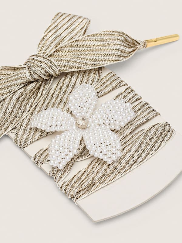 Golden Goose - Skin "Vintage" white and beige striped laces with flower-shaped charm in 