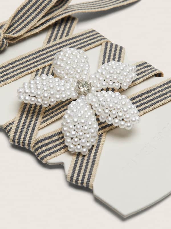 Golden Goose - Skin "Vintage" black and beige striped laces with flower-shaped charm in 