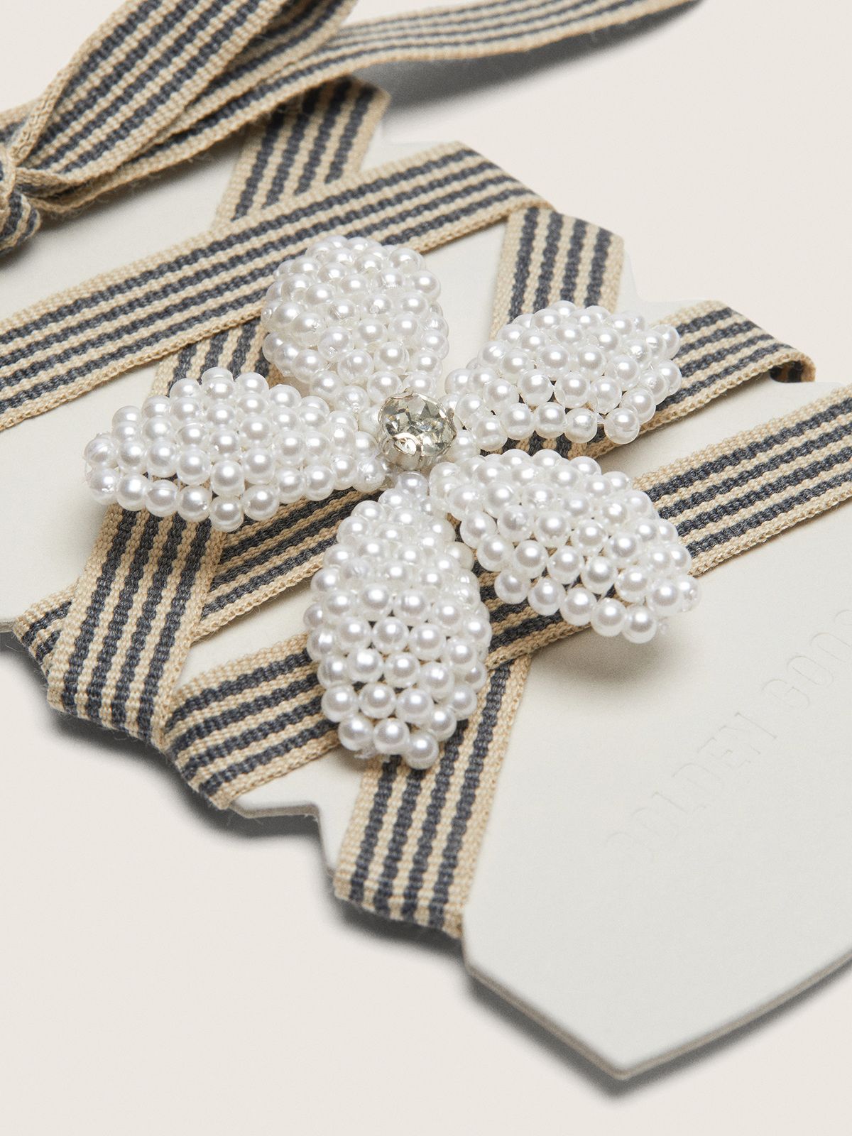 Golden Goose - Skin "Vintage" black and beige striped laces with flower-shaped charm in