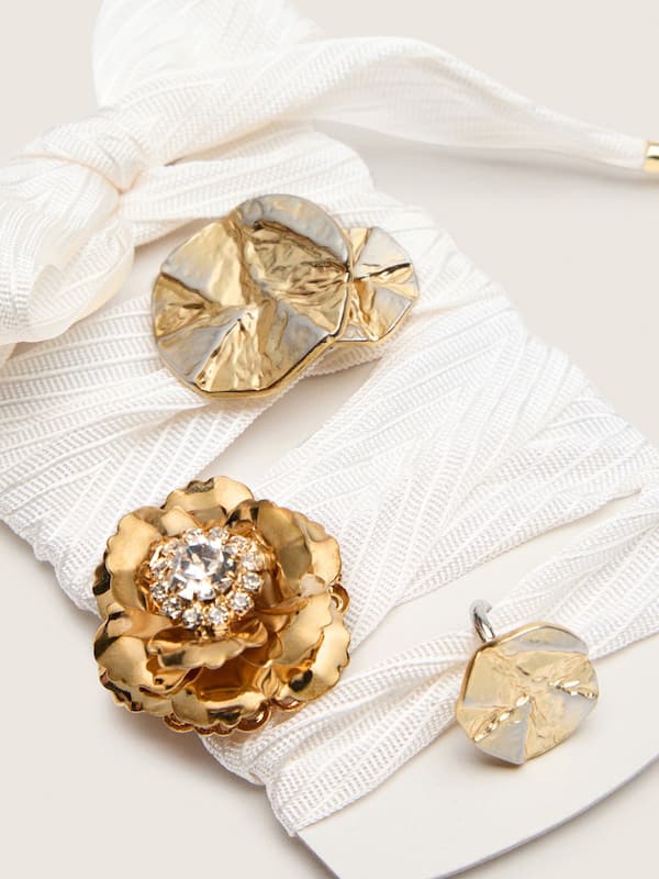 Golden Goose - Skins "Vintage" cream herringbone laces embellished with charms in 