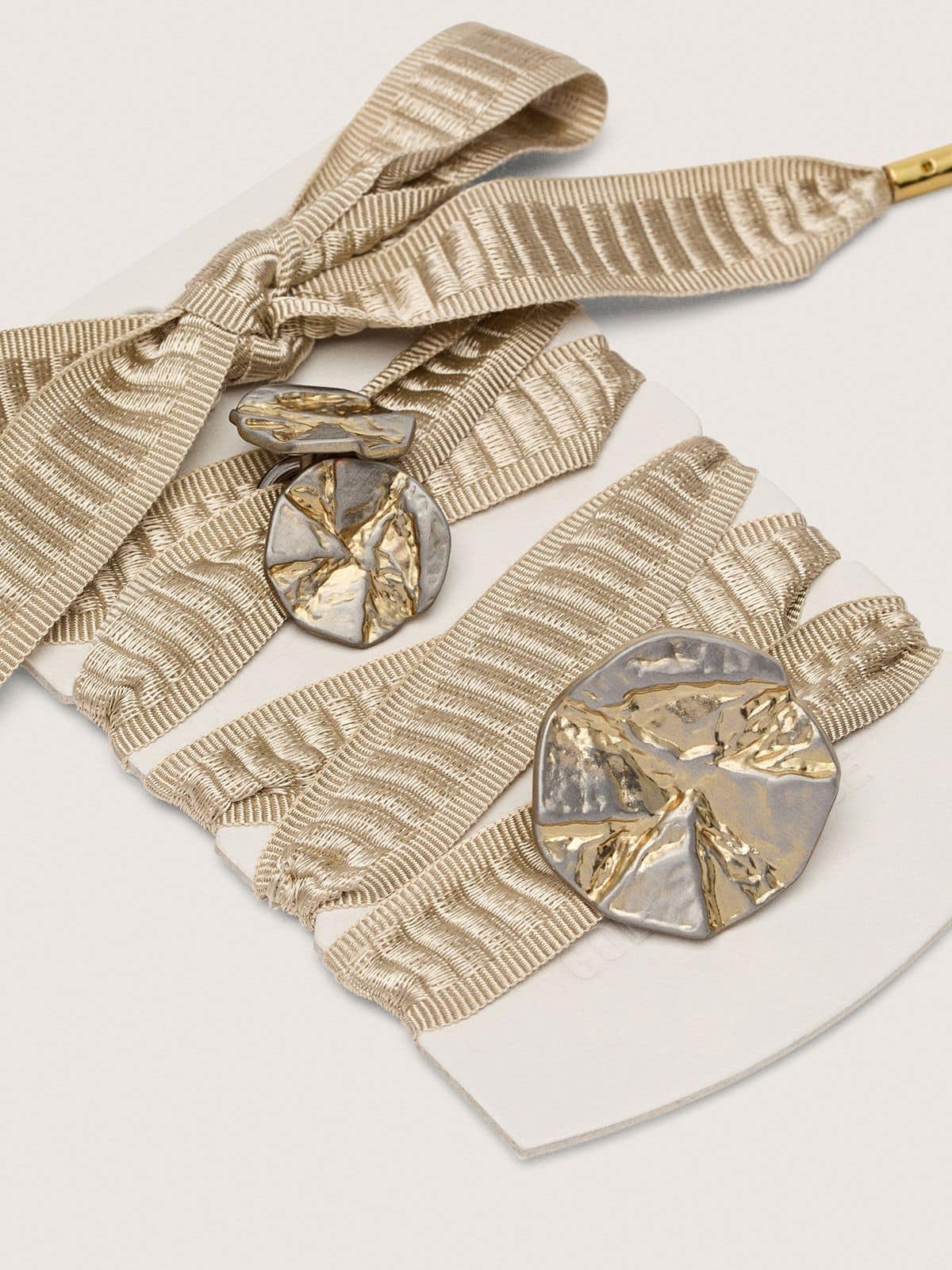 Golden Goose - Lacets Skin « Vintage » brodés beiges avec charms appliqués in 