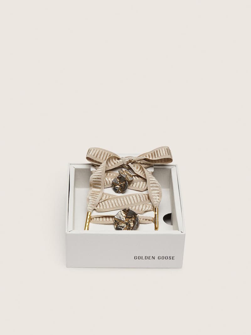 Skin "Vintage" beige embroidered laces with appliqué charms