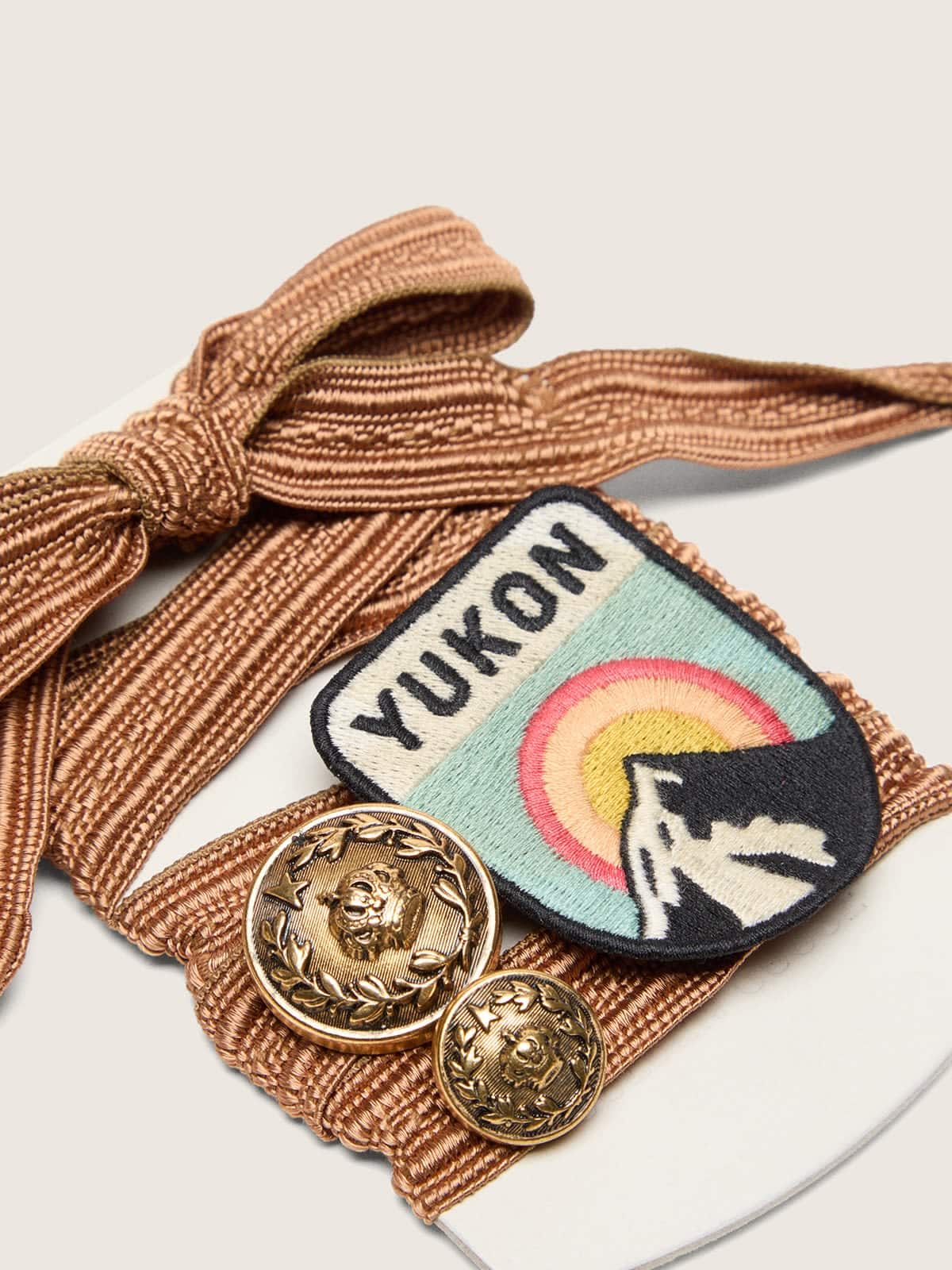 Golden Goose - Skins burgundy and peach embroidered laces with patch and two charms in 