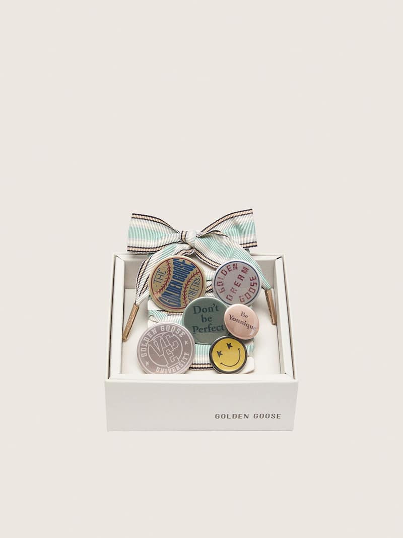 Skins cordones de rayas multicolor con broches aplicados