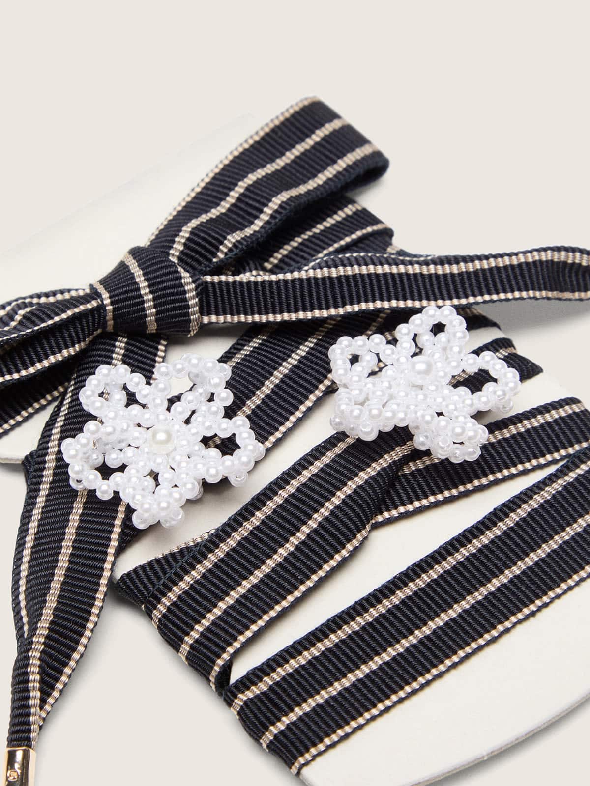 Skins cordones de rayas blancas y azul oscuro con charms de cuentas