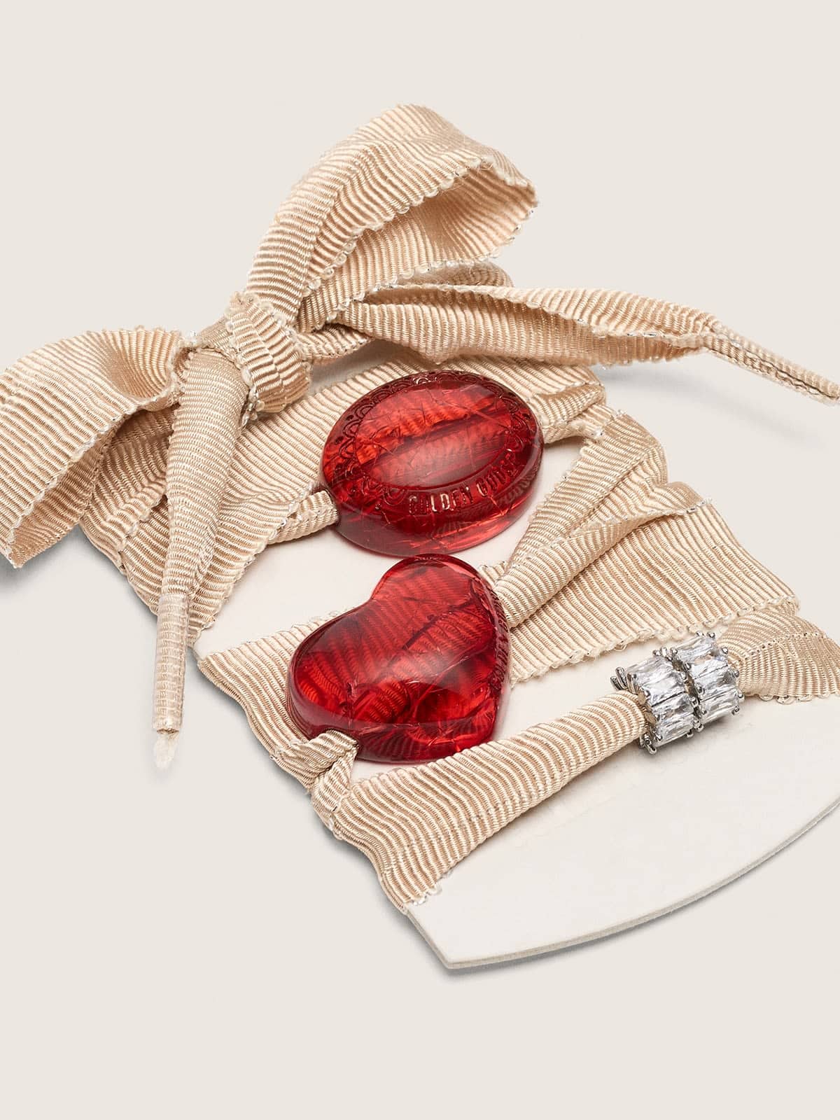 Skins CNY laccio oro con charms rossi e cristalli