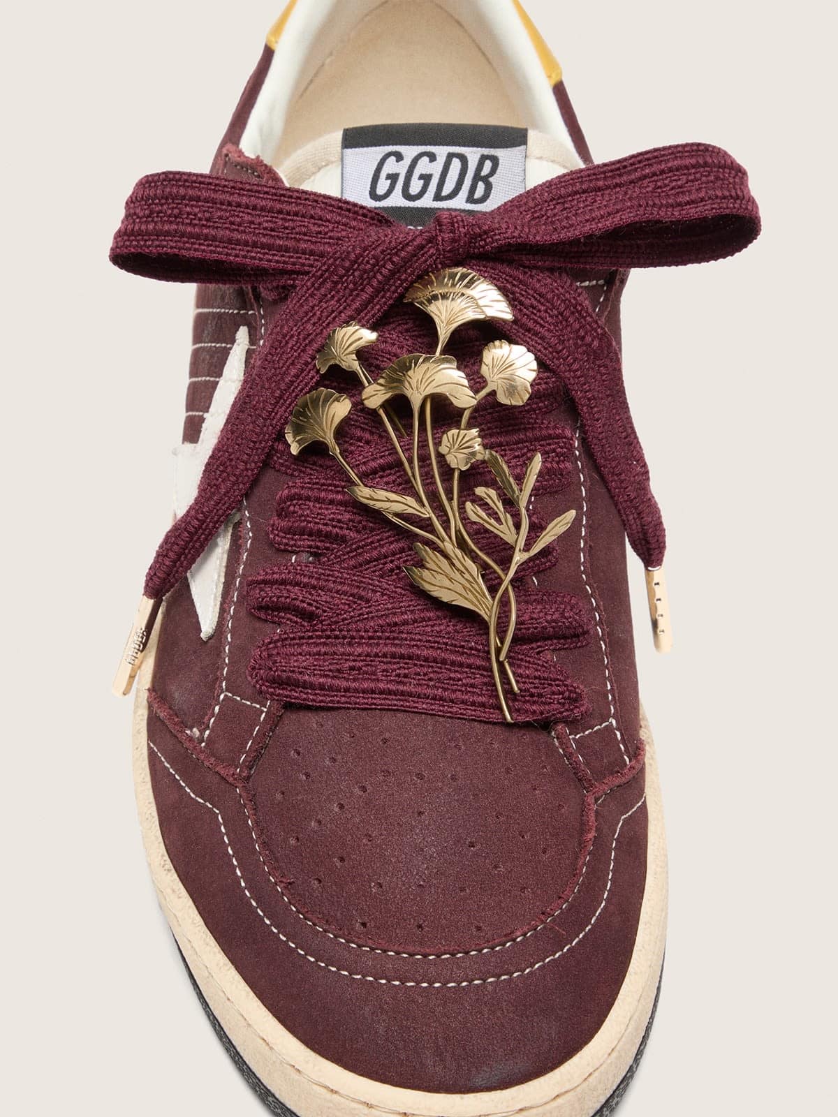 Golden Goose - 饰有金色花朵徽章的 CNY Skins 酒红色羊毛鞋带 in 