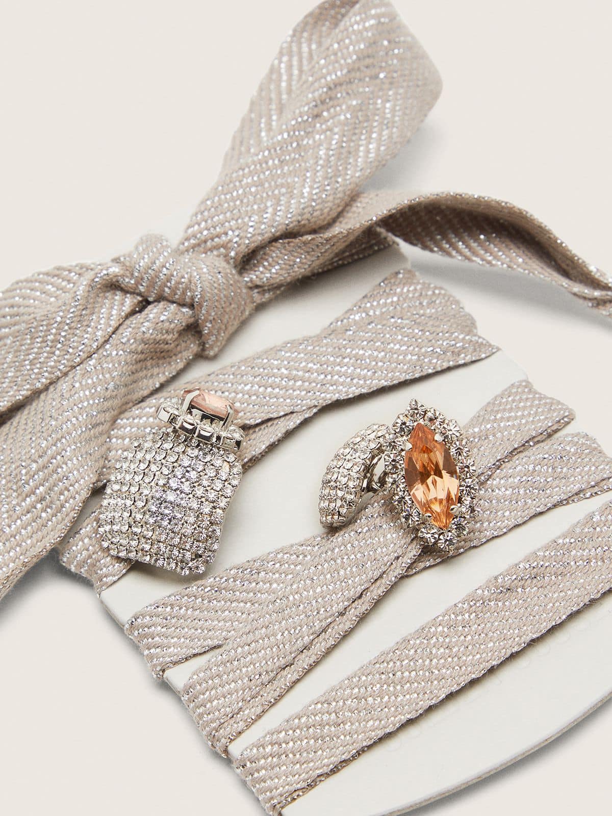 Golden Goose - Silberfarbener Schn&uuml;rsenkel Skins mit Schmuck-Charm in 