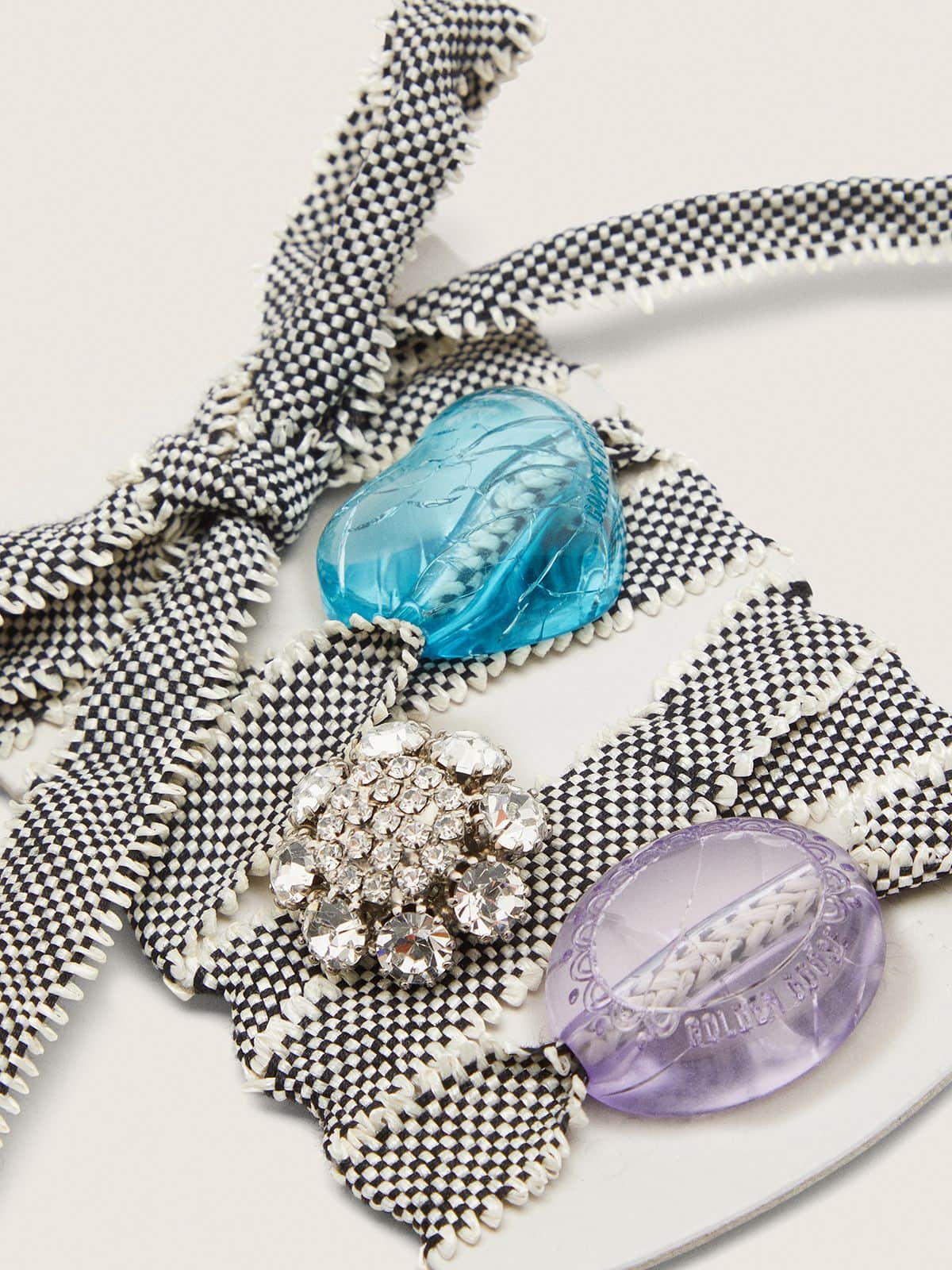 Golden Goose - Skins laccio bianco e nero con charm colorati in 